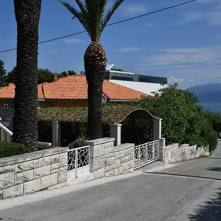 Appartamento B With Terrace 1 Min Walk To The San Pietro di Brazza