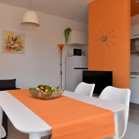 Appartamento B With Terrace 1 Min Walk To The