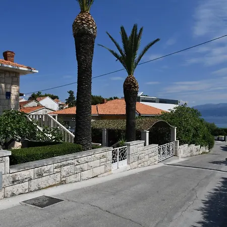 B With Terrace 1 Min Walk To The Appartamento *