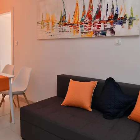 A 2 W Terrace 1 Min Walk To The *