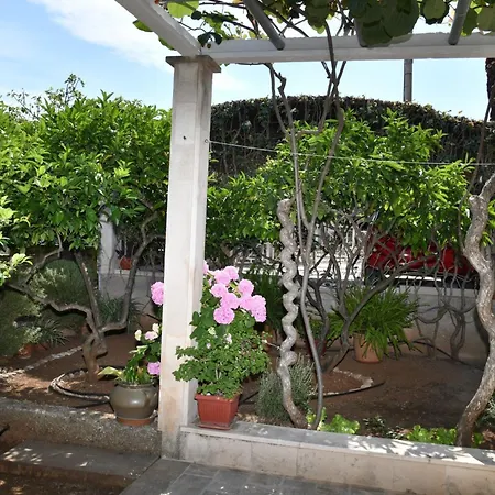 B With Terrace 1 Min Walk To The Appartamento *