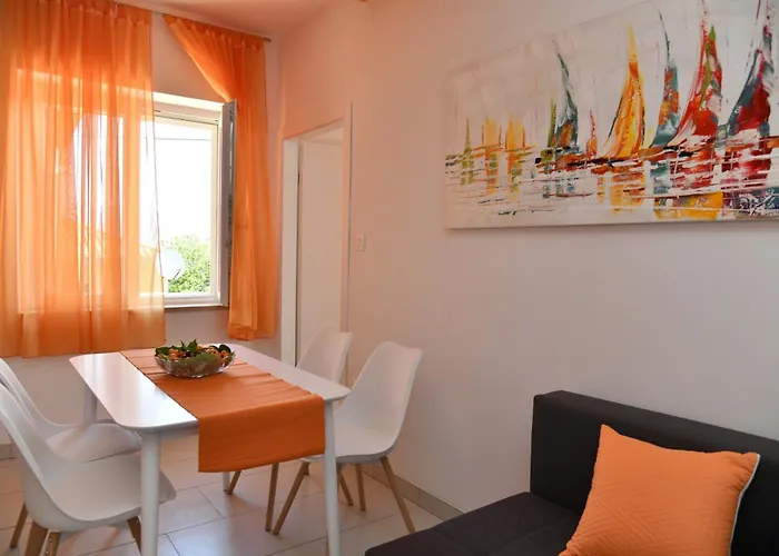 B With Terrace 1 Min Walk To The *