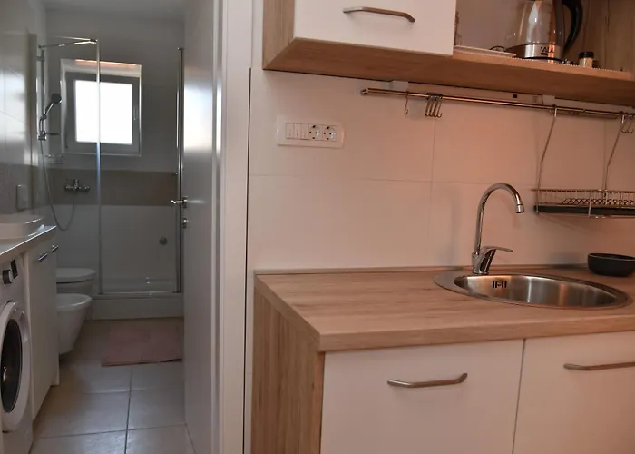 B With Terrace 1 Min Walk To The San Pietro di Brazza