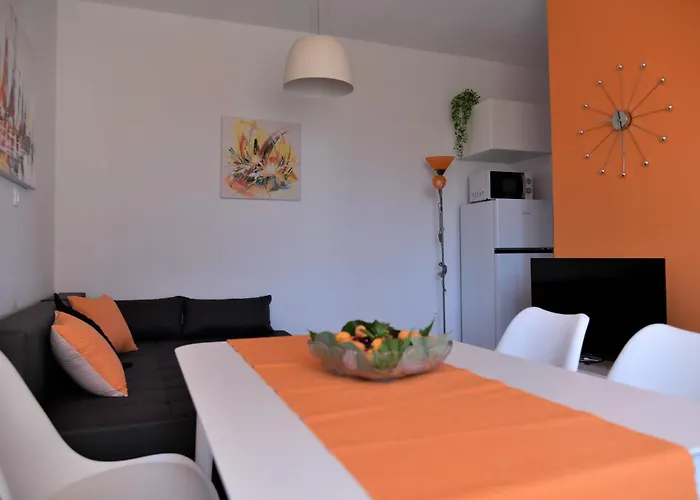 B With Terrace 1 Min Walk To The San Pietro di Brazza