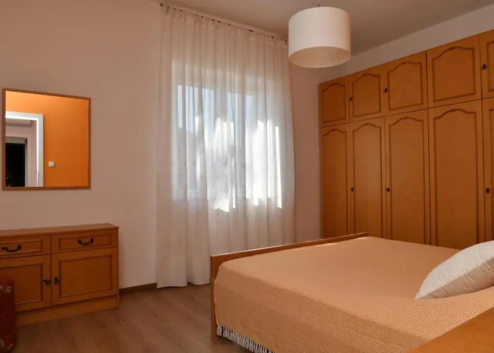 B With Terrace 1 Min Walk To The