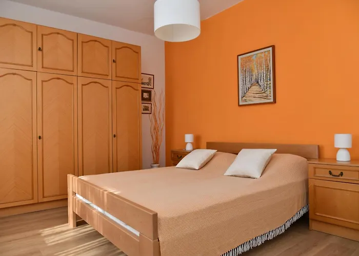 B With Terrace 1 Min Walk To The