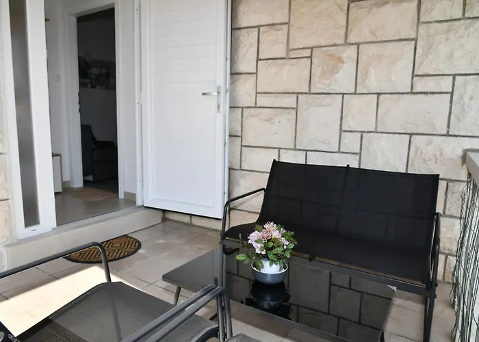 Appartamento B With Terrace 1 Min Walk To The