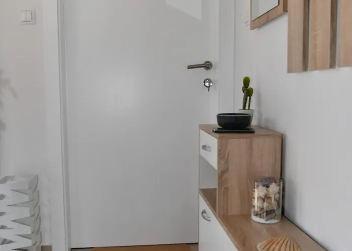 B With Terrace 1 Min Walk To The Appartamento San Pietro di Brazza