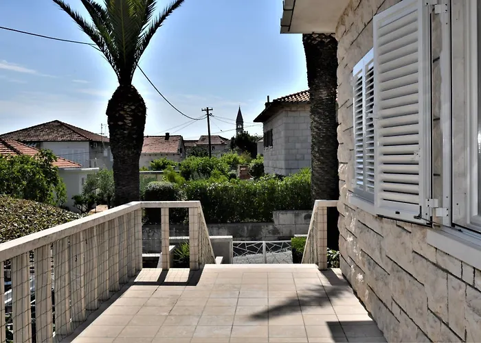 B With Terrace 1 Min Walk To The San Pietro di Brazza