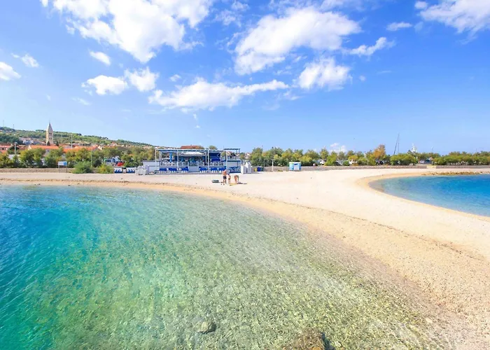 B With Terrace 1 Min Walk To The