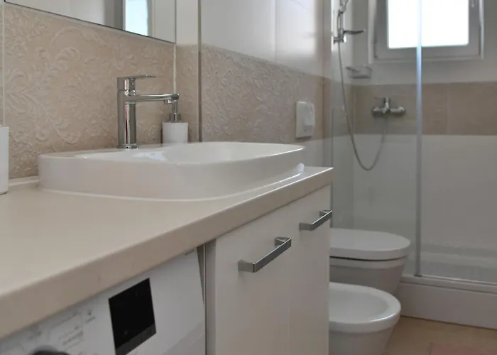 B With Terrace 1 Min Walk To The Appartamento *