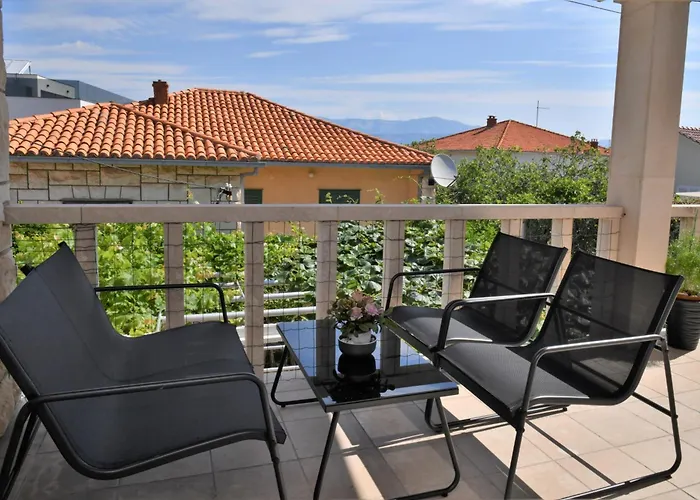 B With Terrace 1 Min Walk To The San Pietro di Brazza