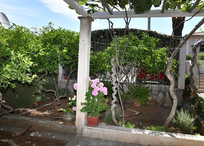 B With Terrace 1 Min Walk To The Appartamento *