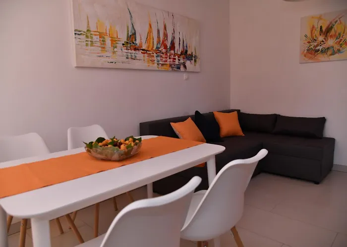 Appartamento B With Terrace 1 Min Walk To The